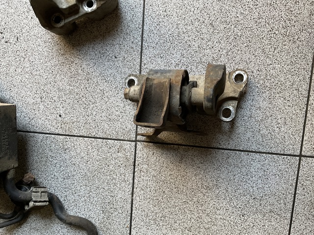 Подушка (опора) двигателя, левая 50805S9A023 HONDA