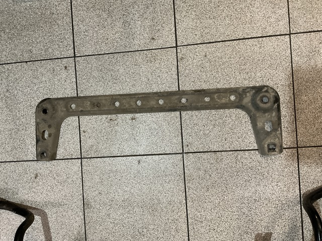 Кронштейн передней балки 544C49U00A NISSAN
