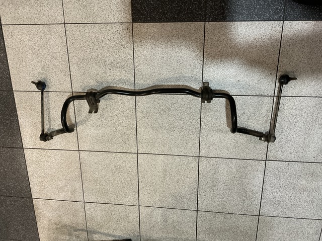 Стабилизатор передней подвески 546119U22A NISSAN