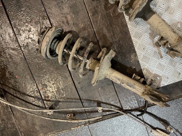 Стойка задняя, левая 553038H600 NISSAN