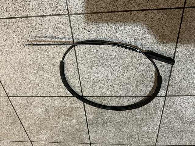 Трос открывания капота, задний 5M0823535 VAG