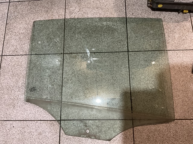 Стекло задней правой двери 5M0845026 VAG