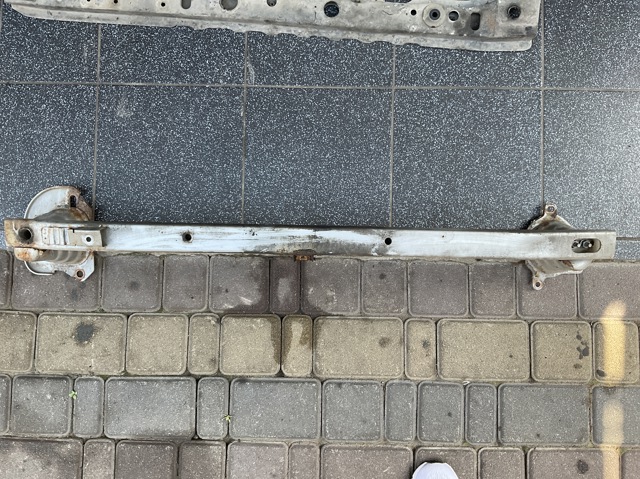 Усилитель переднего бампера  62030AX631 NISSAN