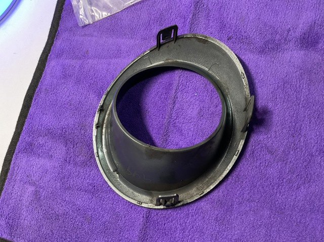 Окантовка противотуманки 622579U10A NISSAN