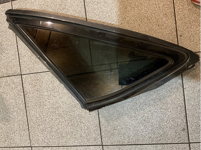 Стекло кузова/багажного отсека, левое 6272048230 TOYOTA