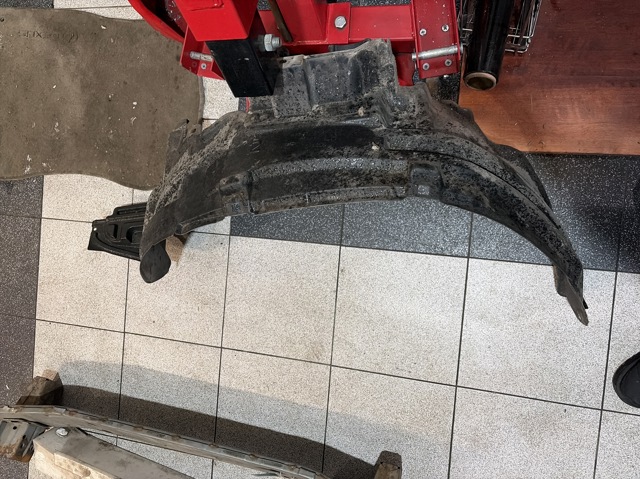 Локер передний левый 638418H900 NISSAN