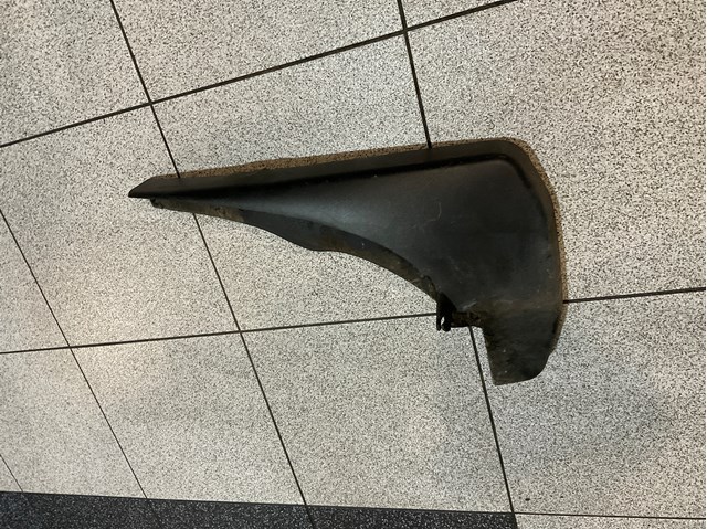 Брызговик передний, правый 63850EA500 NISSAN