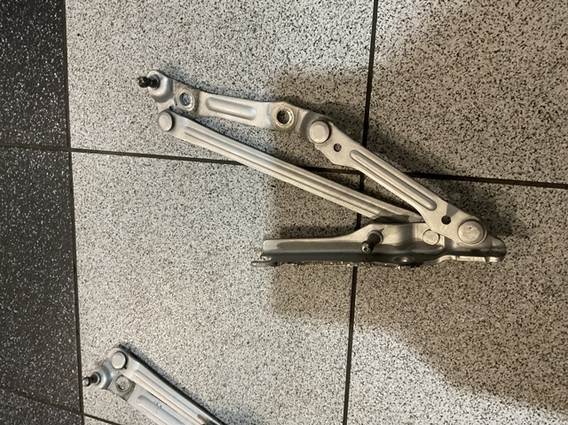 Петля багажника 6451030430 TOYOTA