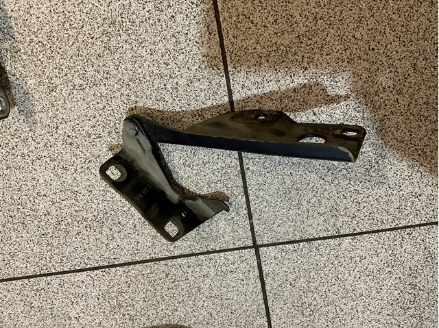 65400ZP00A NISSAN Петля капота правая купить в Львов