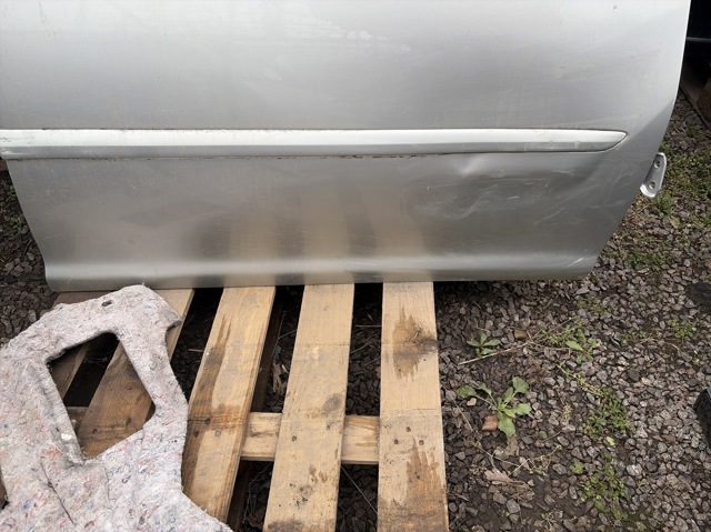 Пассажирская передняя дверь 6700148070 TOYOTA