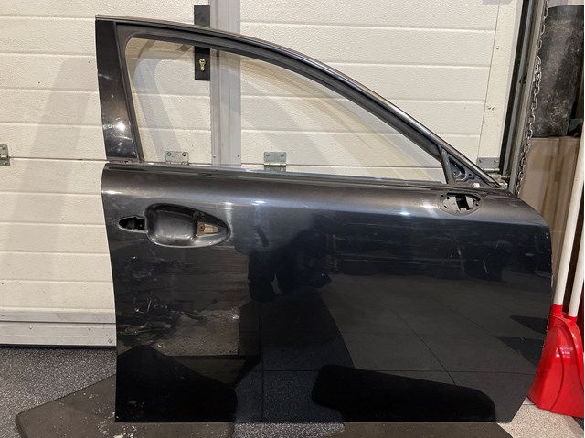 Пассажирская передняя дверь 6700153040 TOYOTA