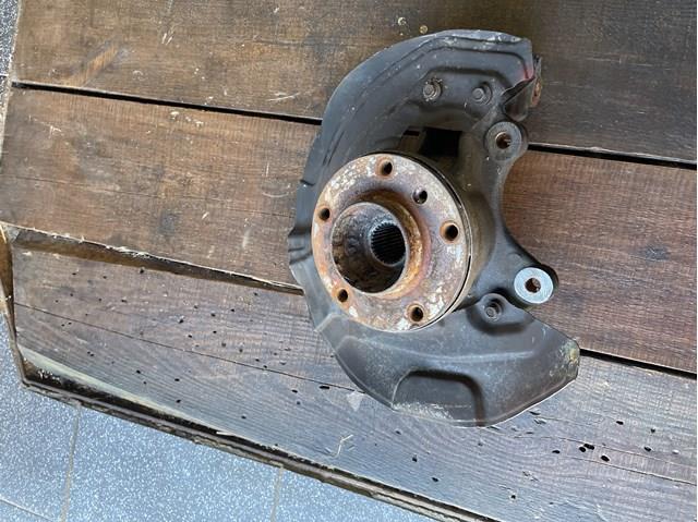 6768995 BMW Цапфа передняя левая купить в Каменское