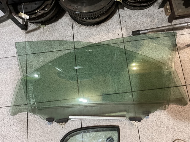 6810230781 TOYOTA Стекло двери передней левой купить в Черновцы