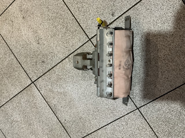 682109U10B NISSAN Молдинг (накладка) приборной панели "торпедо" правый купить в Львов
