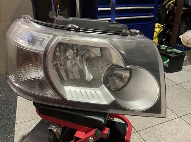 Правая блок фара 6H5213W029AC LAND ROVER