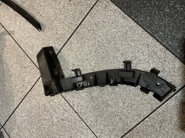 Правое крепление заднего бампера 6H5217A881AB LAND ROVER