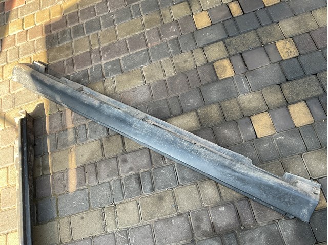 Накладка наружняя (молдинг) порога, правый 7585048010 TOYOTA