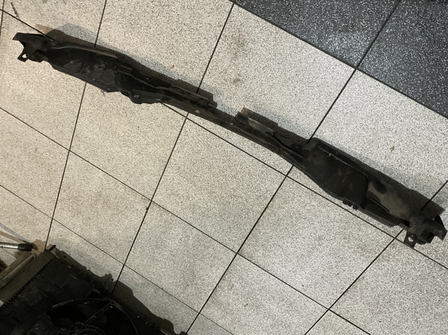 Кронштейн абсорбера заднего бампера, центральный 791229U000 NISSAN