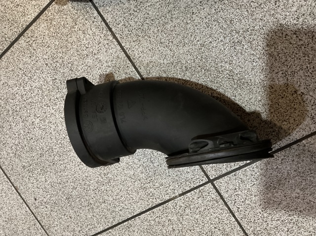7L0128533 VAG Выпускной патрубок воздушного фильтра купить в Николаев