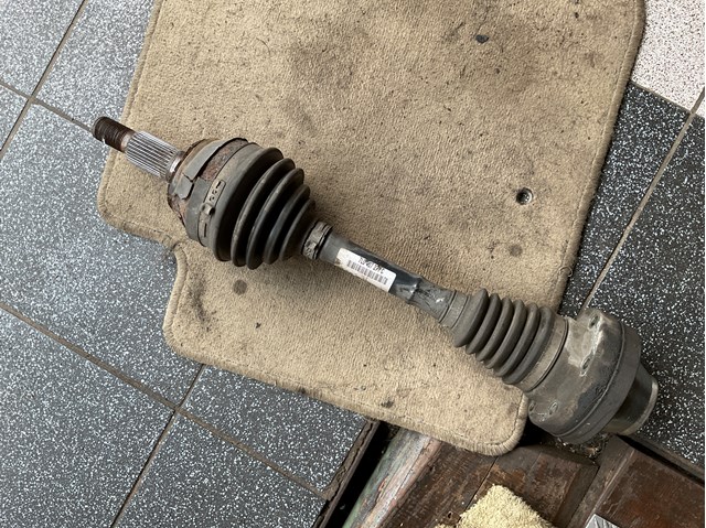 Ось передняя в сборе 7L0407271C VAG
