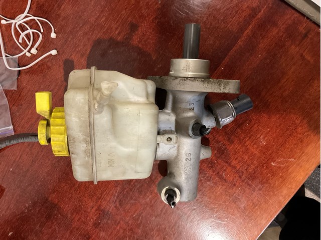 Цилиндр главный тормоза (гидротормозов) Фольксваген Транспортер T5