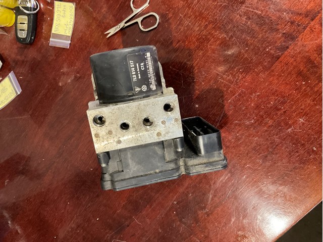 Блок управления ABS 7L0614517 VAG