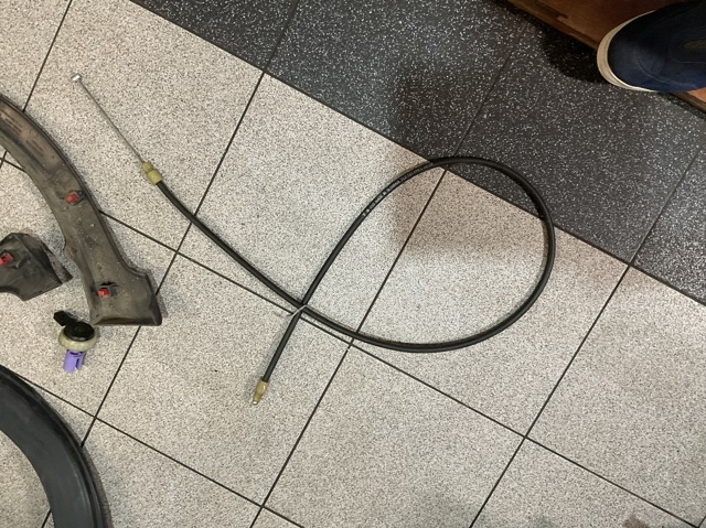 Трос ручного тормоза передний 7L0721556C VAG