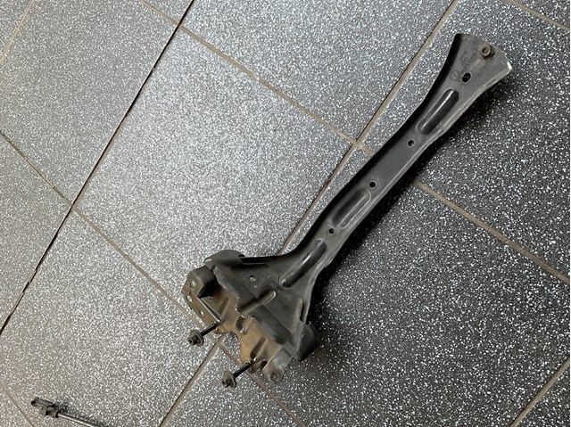 7L0805799D VAG Кронштейн замка капота купить в Харьков