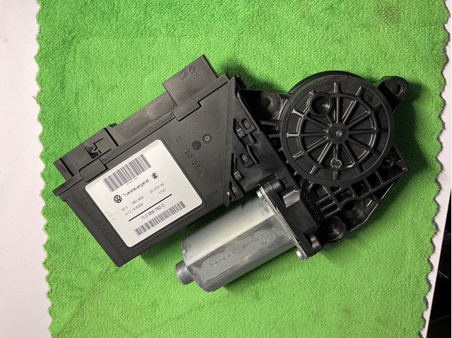 7L0959702R Мотор стеклоподъемника двери передней левой купить Черкассы