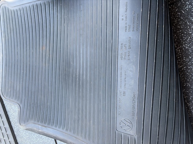 7L1061501041 Коврик передний, комплект из 2 шт. купить Тернополь