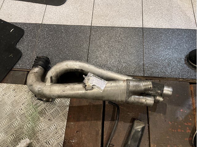 Патрубок интеркуллера 7L6145945C VAG