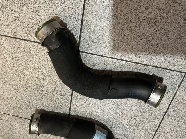 Патрубок интеркуллера 7L6145967C VAG