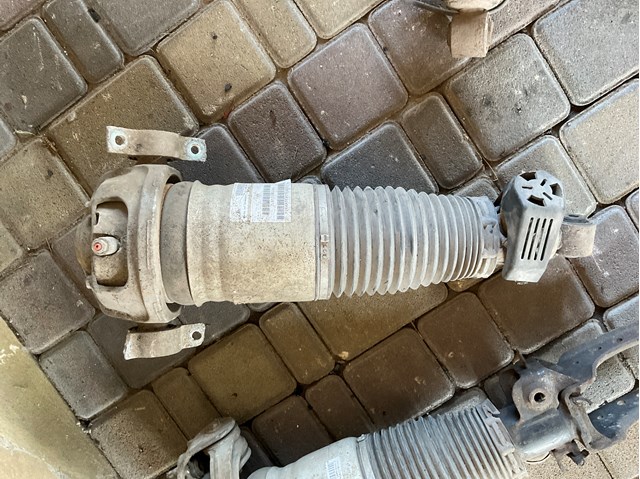 Амортизатор задний, левый 7L6512021AG VAG