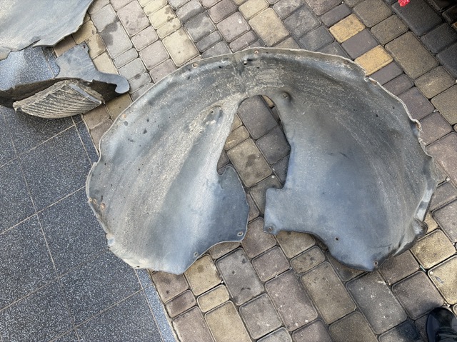 Подкрылок передний правый 7L6809962 VAG