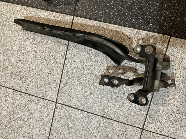 Петля крышки багажника 7L6827301C VAG