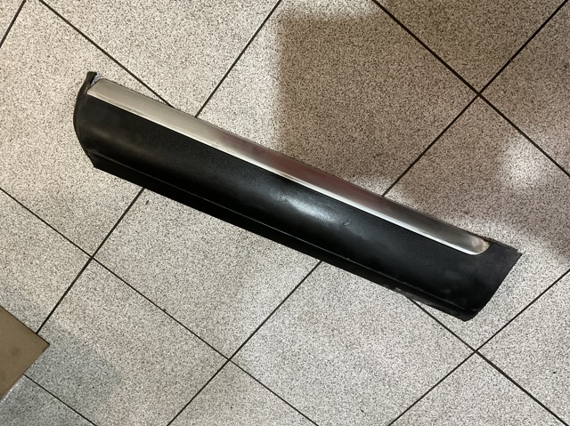 Молдинг задней левой двери, нижний 7L6839787G VAG