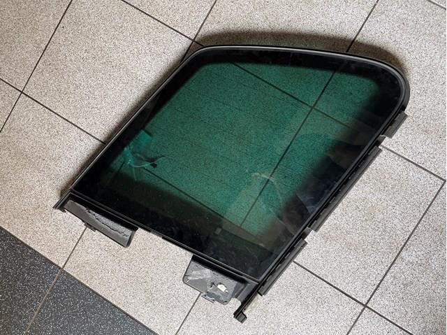 Стекло багажного отсека, левое 7L6845297 VAG
