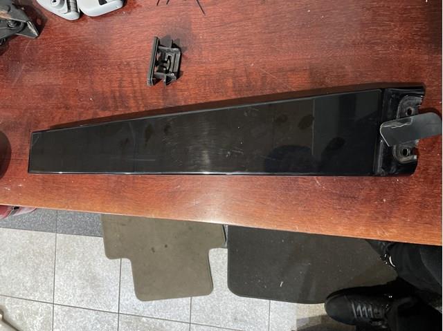 Накладка стойки кузова внешняя, центральная правая 7L6853318D041 VAG
