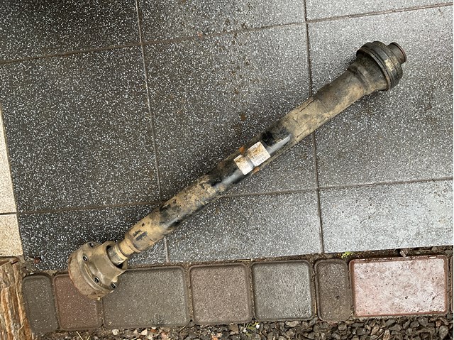 Передний карданный вал 7L8521101C VAG