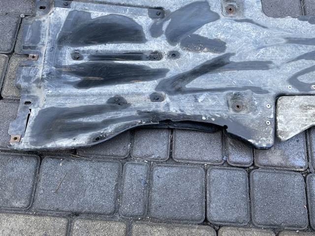 VAG 7P6825231C Защита днища, средняя часть в наличии Черкассы