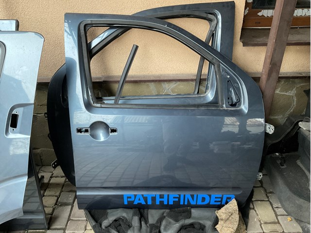 Пассажирская передняя дверь 80100EB330 NISSAN
