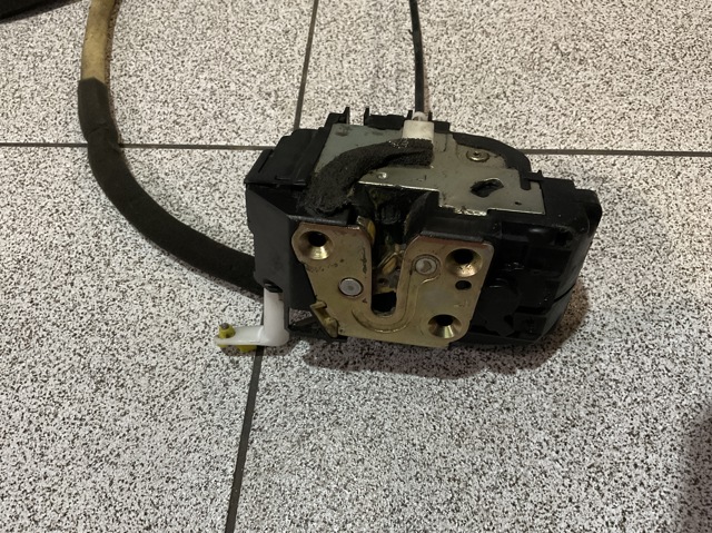 80501AX111 NISSAN Замок двери передней левой купить в Винница