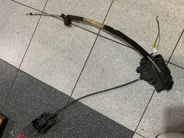 Замок двери водителя 80501AX111 NISSAN