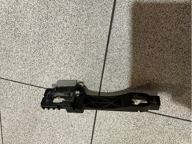 Держатель наружной ручки двери, передней правой 80610EB30A NISSAN