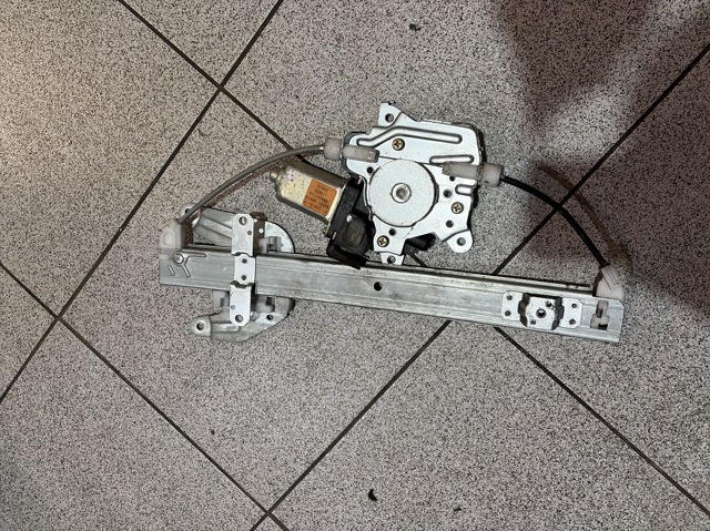 Мотор стеклоподъемника двери задней, левой 8073189912 NISSAN