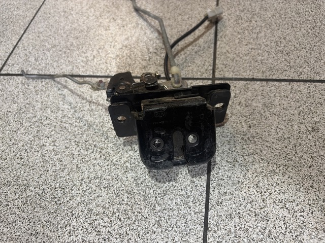 Замок пятой двери 812303E000 HYUNDAI