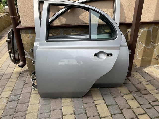 Дверь задняя 82101AX130 NISSAN