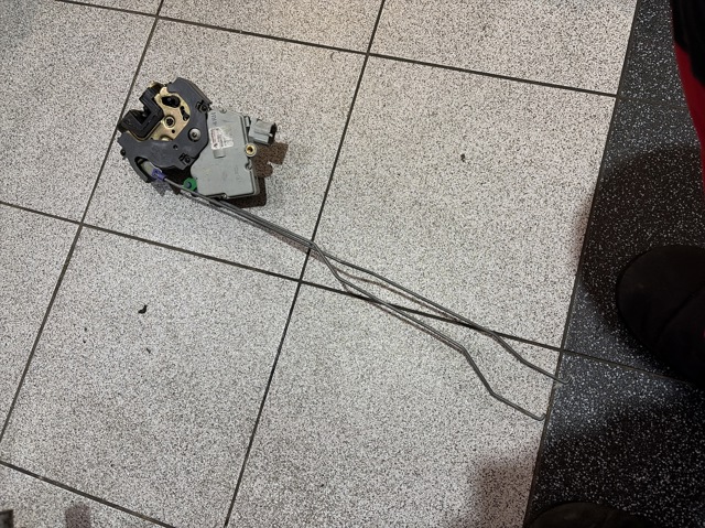 825528H710 NISSAN купить в Ирпень