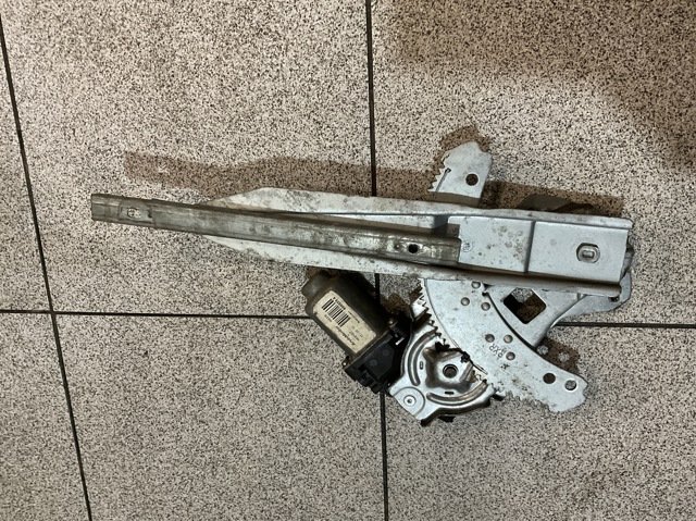  Механизм стеклоподъемника правой задней двери 827009U000 NISSAN