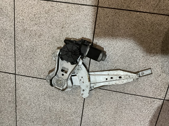 Стеклоподъемник задней левой двери 827019U000 NISSAN
